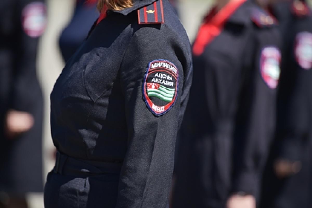 В Абхазії депутат влаштував стрілянину біля парламенту В Абхазії депутат влаштував стрілянину біля парламенту