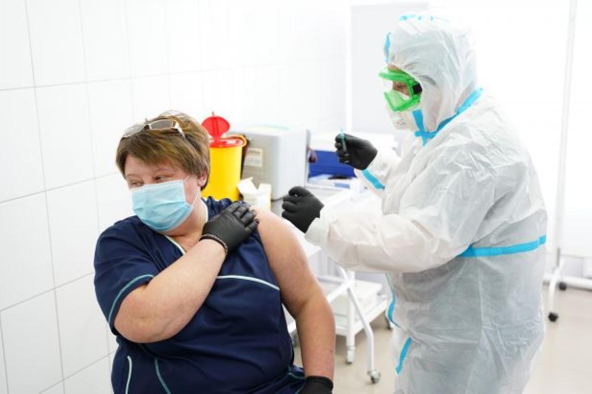 Профсоюз просит отложить на месяц отстранение от работы невакцинированных учителей Профсоюз просит отложить на месяц отстранение от работы невакцинированных учителей