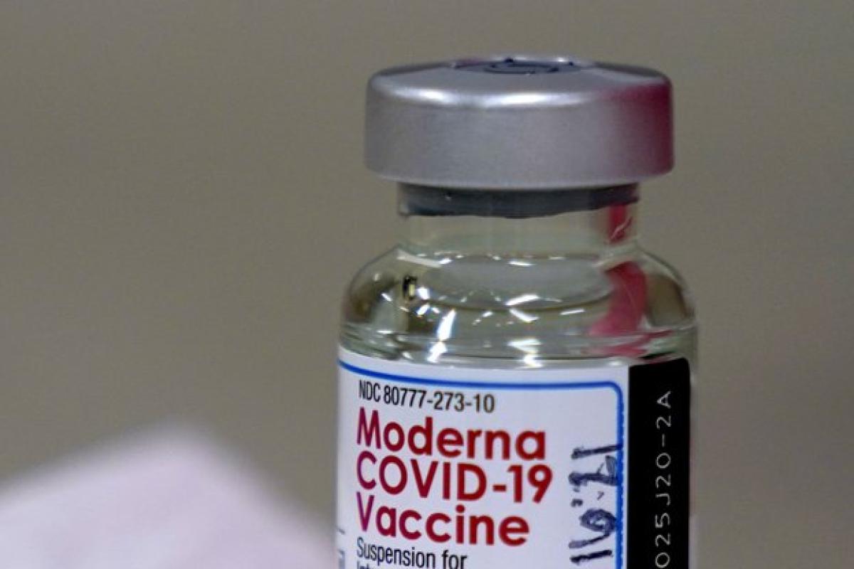 Україна отримала близько 3 мільйонів доз вакцини Moderna Україна отримала близько 3 мільйонів доз вакцини Moderna