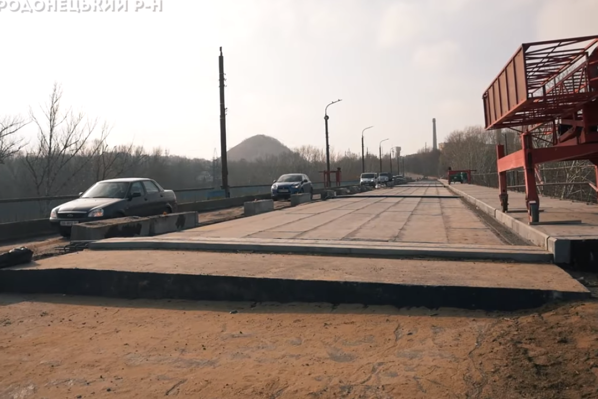 На ремонт Пролетарського мосту між Лисичанськом та Сєвєродонецьком витратять більше грошей, ніж планувалося На ремонт Пролетарського мосту між Лисичанськом та Сєвєродонецьком витратять більше грошей, ніж планувалося
