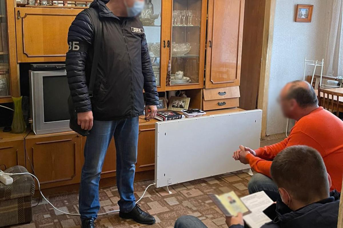 Наживались на инвалиде: На Луганщине полицейские задержали псевдополицейского и его сообщника Наживались на инвалиде: На Луганщине полицейские задержали псевдополицейского и его сообщника