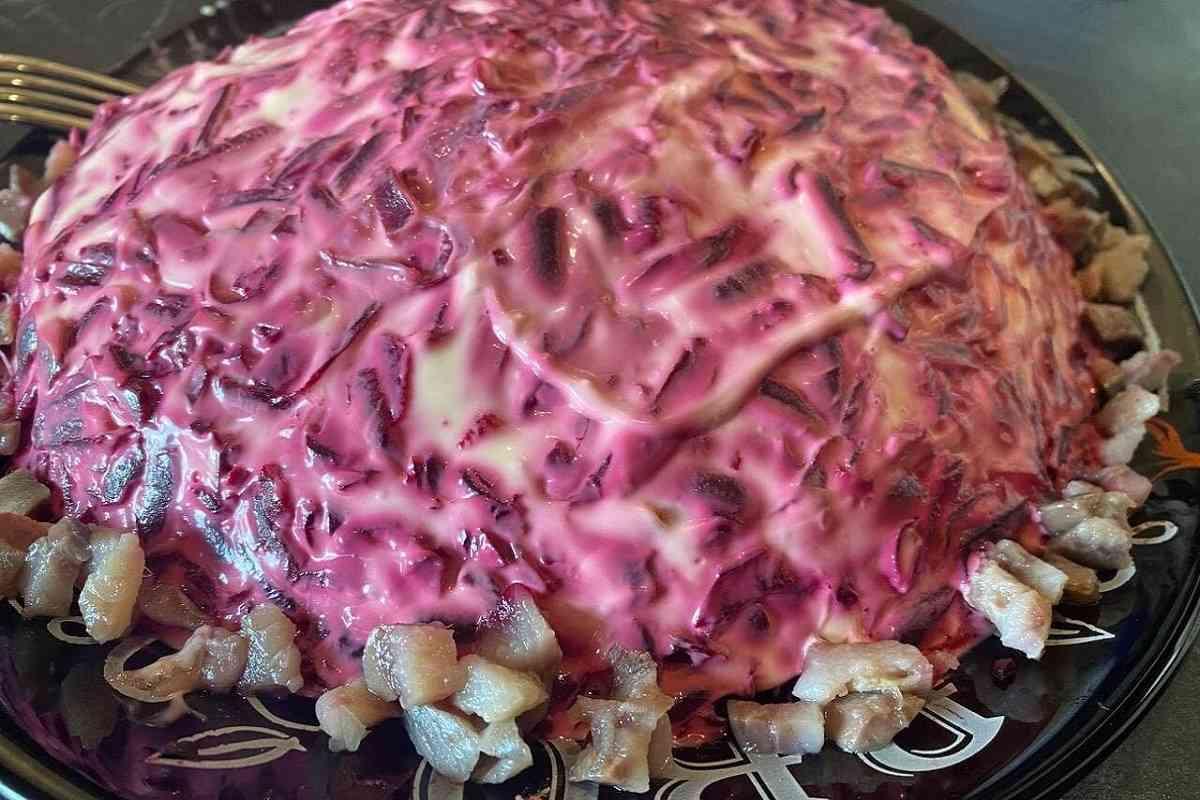 Назван секретный ингредиент, который сделает "селедку под шубой" еще вкуснее Назван секретный ингредиент, который сделает "селедку под шубой" еще вкуснее
