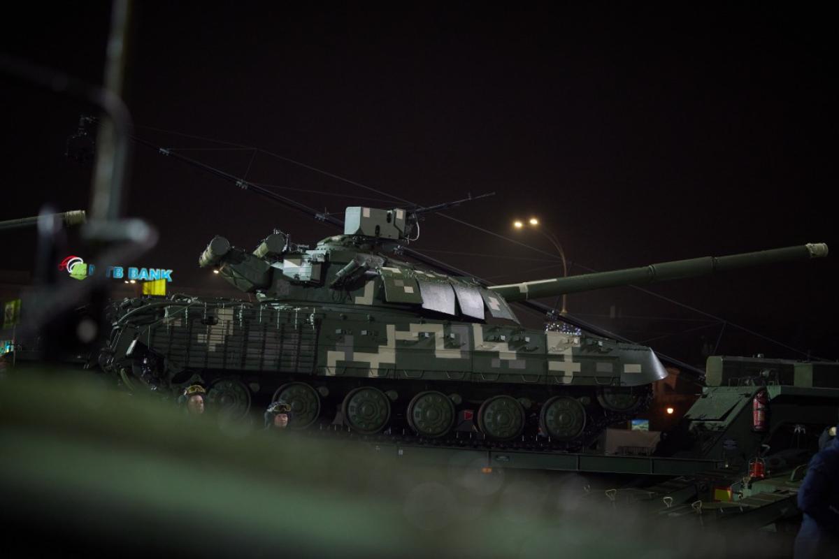 У День ЗСУ військовим підрозділам передали сотню одиниць озброєння і техніки У День ЗСУ військовим підрозділам передали сотню одиниць озброєння і техніки