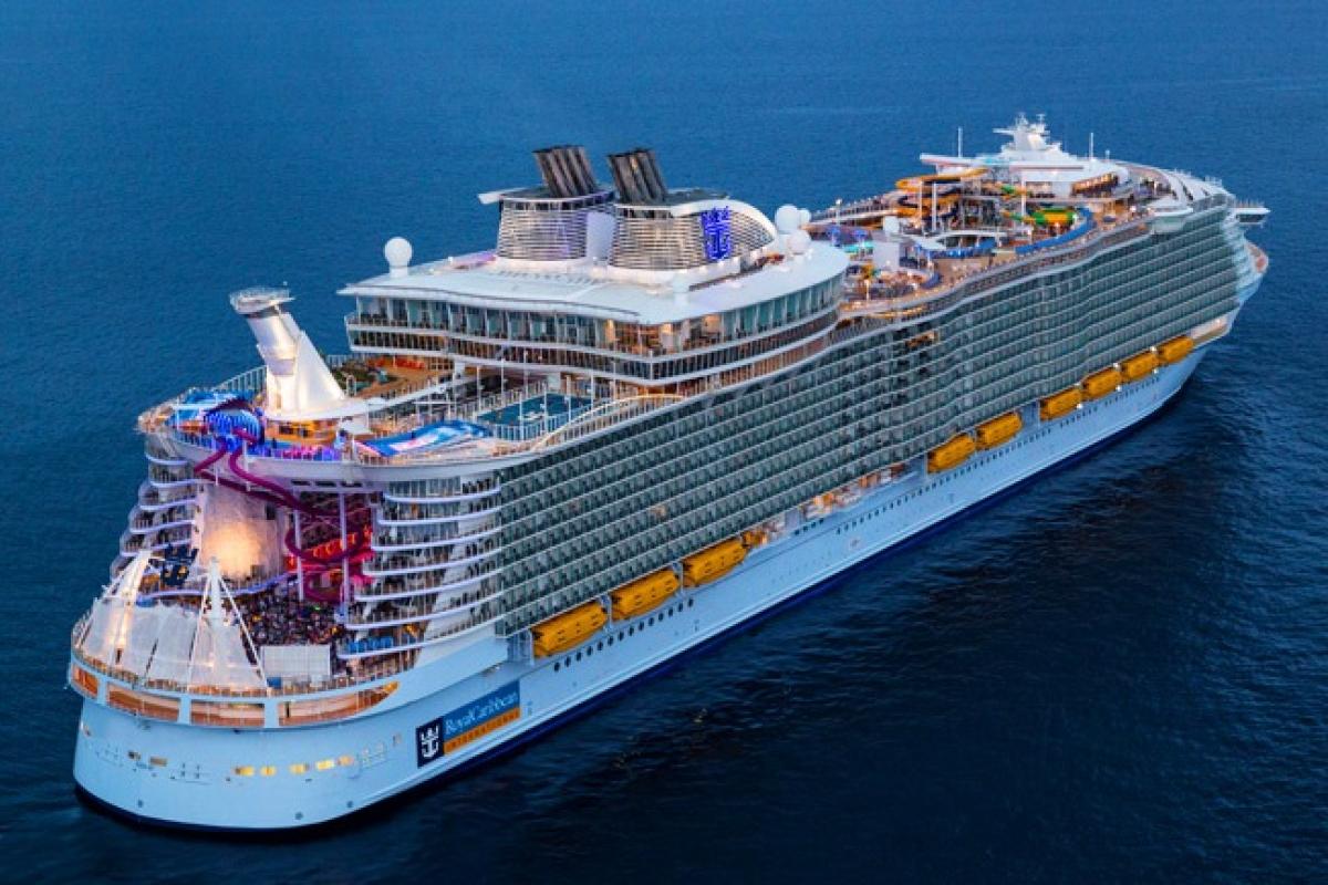 На найбільшому у світі круїзному лайнері - спалах коронавірусу: майже всі заражені вакциновані На найбільшому у світі круїзному лайнері - спалах коронавірусу: майже всі заражені вакциновані