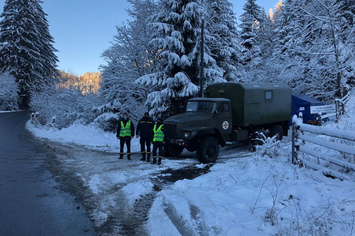 У Карпати прийшла справжня зима: вдарив 16-градусний мороз, рятувальники встановили пункти обігріву У Карпати прийшла справжня зима: вдарив 16-градусний мороз, рятувальники встановили пункти обігріву