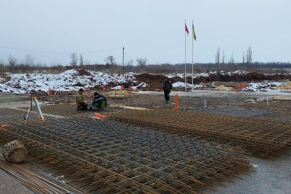 На КПВВ "Золоте" на Луганщині будують сервісну зону На КПВВ "Золоте" на Луганщині будують сервісну зону