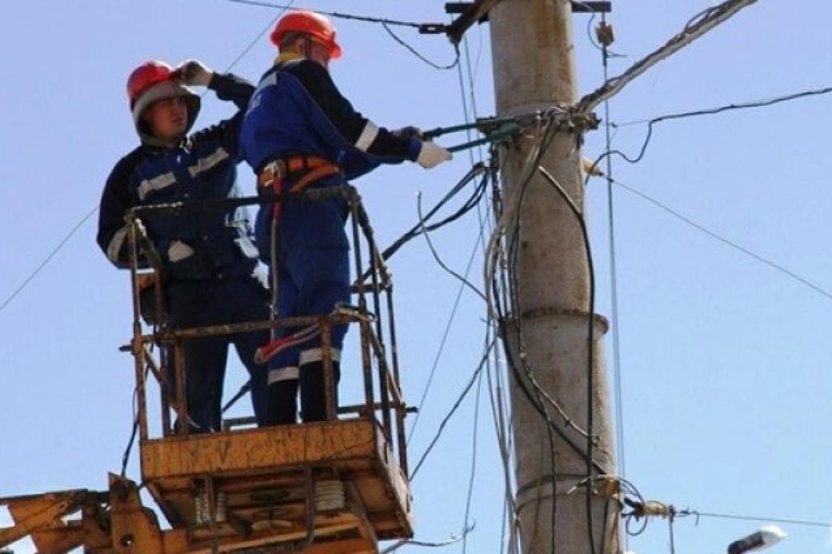В Україні 187 населених пунктів залишилися без світла через негоду В Україні 187 населених пунктів залишилися без світла через негоду