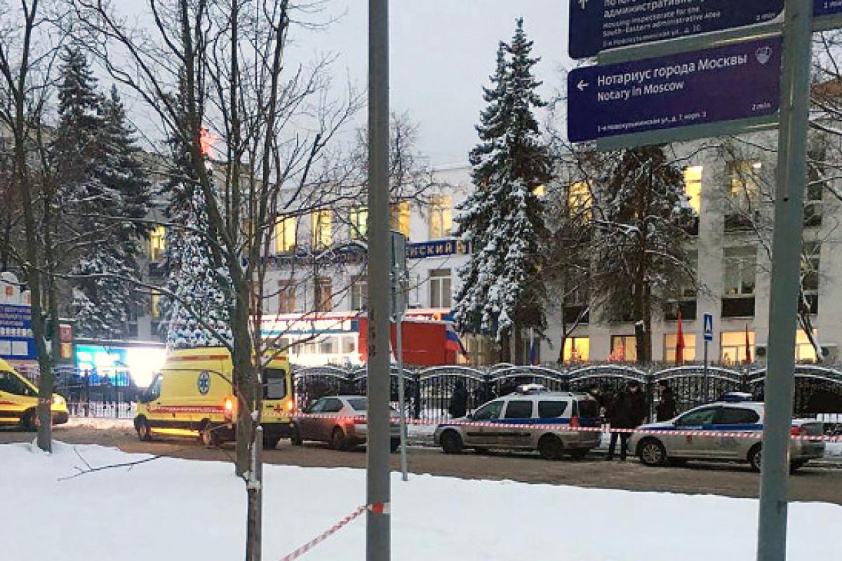 У Москві чоловік влаштував стрілянину у БФЦ через вимогу одягнути маску: є жертви та поранені