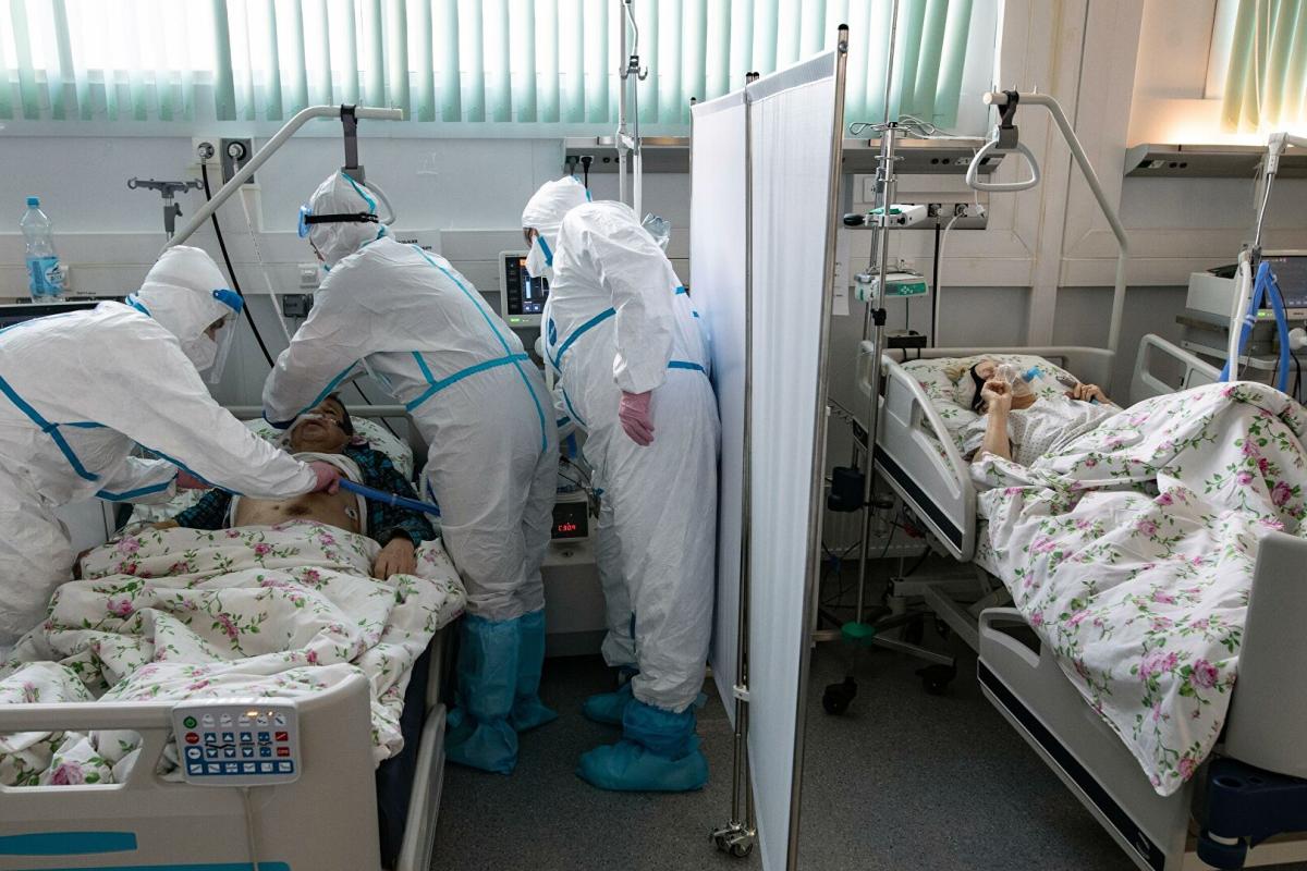 В США зафиксировали первую смерть от штамма "Омикрон"