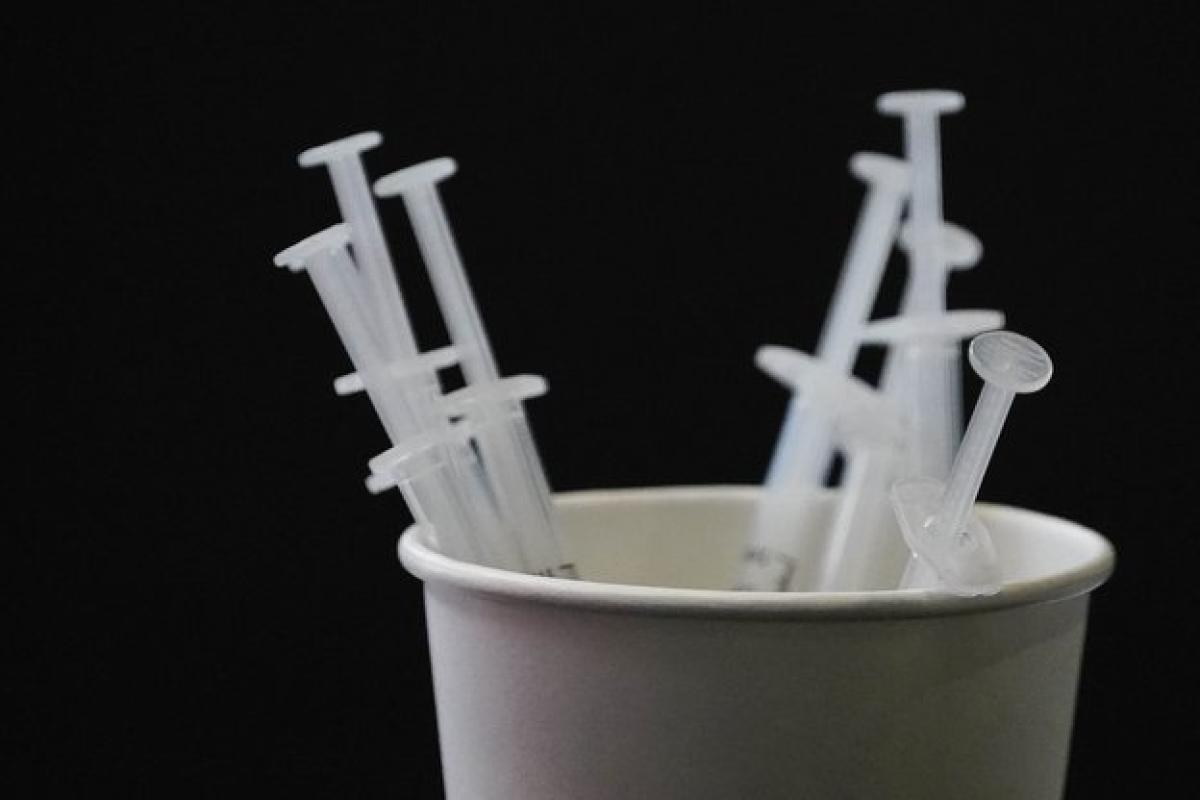 Европейский регулятор лекарств согласовал пятую вакцину от COVID-19