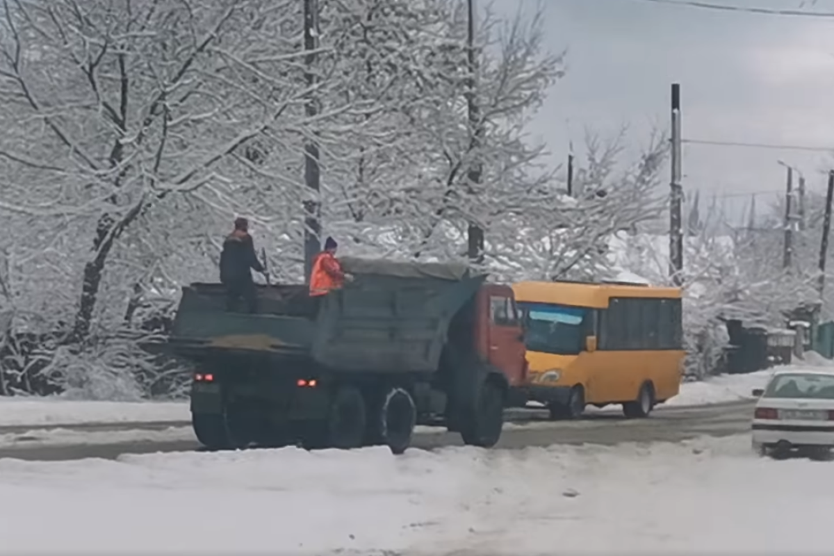 Лисичанская стабильность: как в городе борются с последствиями зимней непогоды