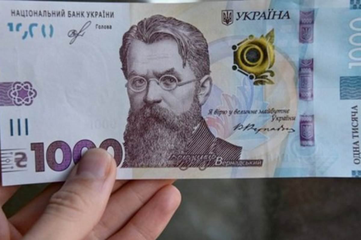 У Зеленского объяснили, почему "тысячу за вакцинацию" не будут выдавать наличными У Зеленского объяснили, почему "тысячу за вакцинацию" не будут выдавать наличными