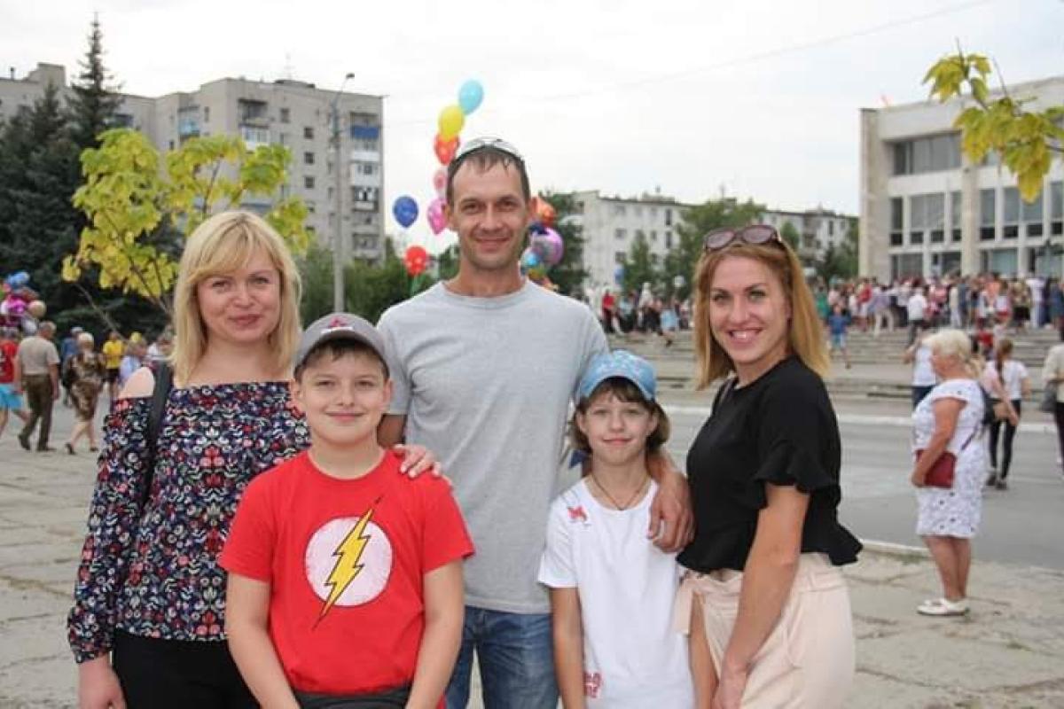 Хлопцям треба грати й у ляльки, а дівчаткам – й у машинки?