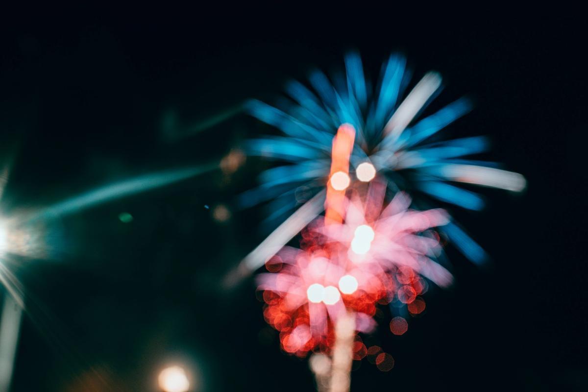 Зеленського просять заборонити петарди і феєрверки в Україні Зеленського просять заборонити петарди і феєрверки в Україні