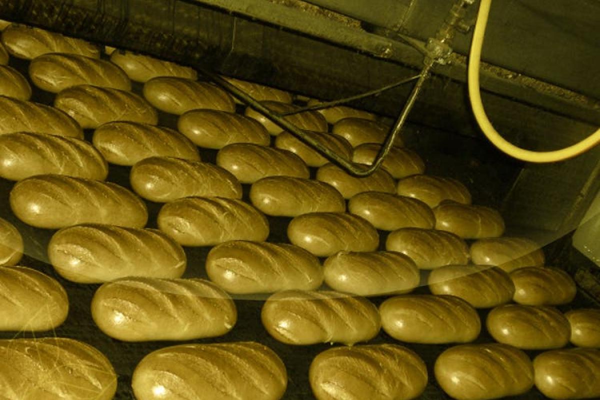 В Україні ввели держрегулювання цін на олію і батон