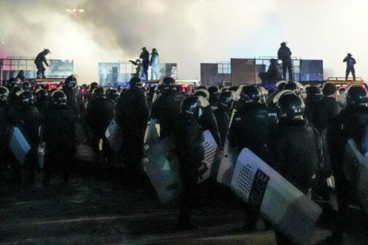 В охваченном протестами Казахстане отключили интернет В охваченном протестами Казахстане отключили интернет