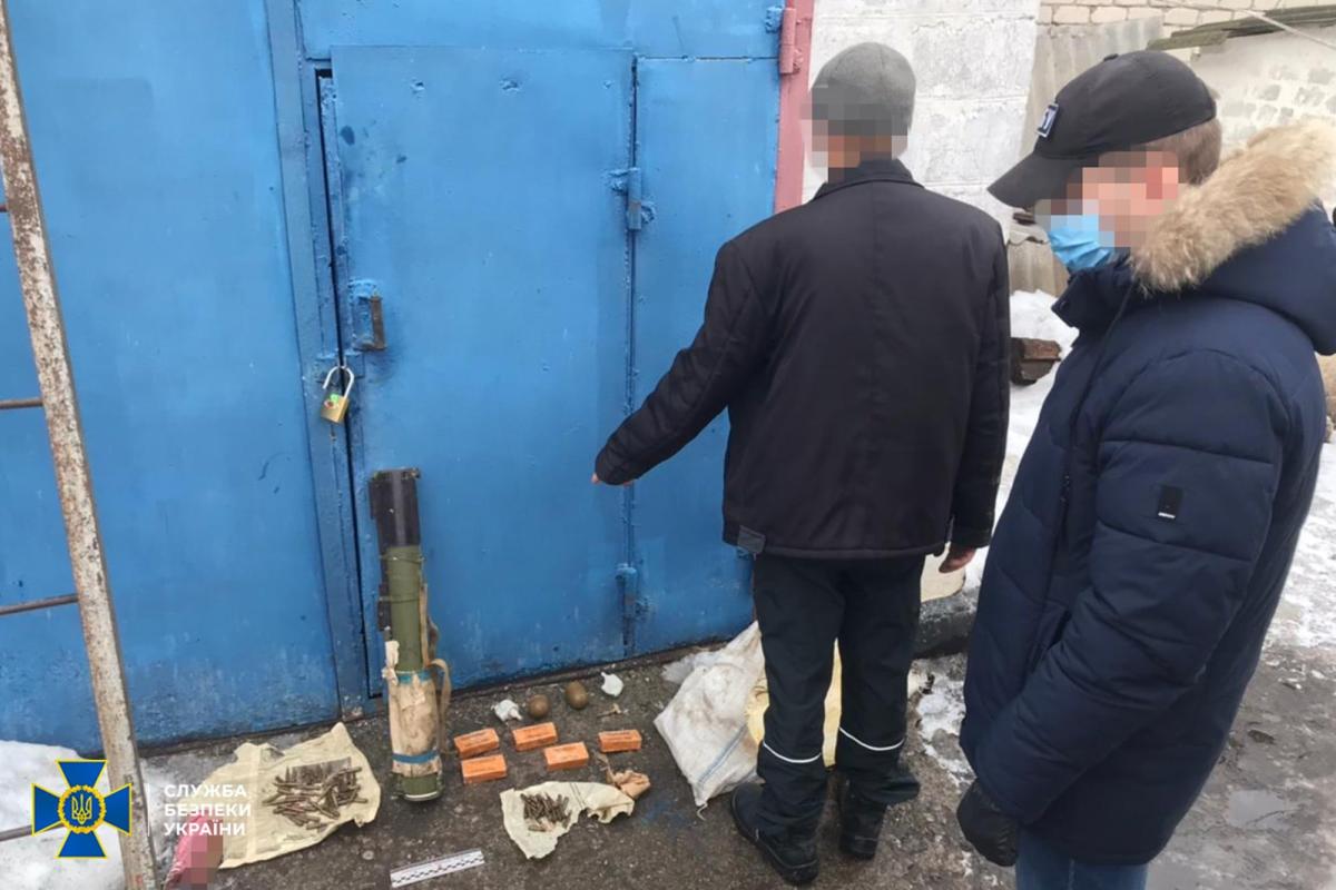 На Луганщине СБУ выявила схрон со взрывчаткой: проверяется информация о подготовке диверсий На Луганщине СБУ выявила схрон со взрывчаткой: проверяется информация о подготовке диверсий