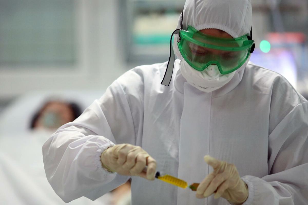 В США разрешили медикам, больным коронавирусом, ходить на работу