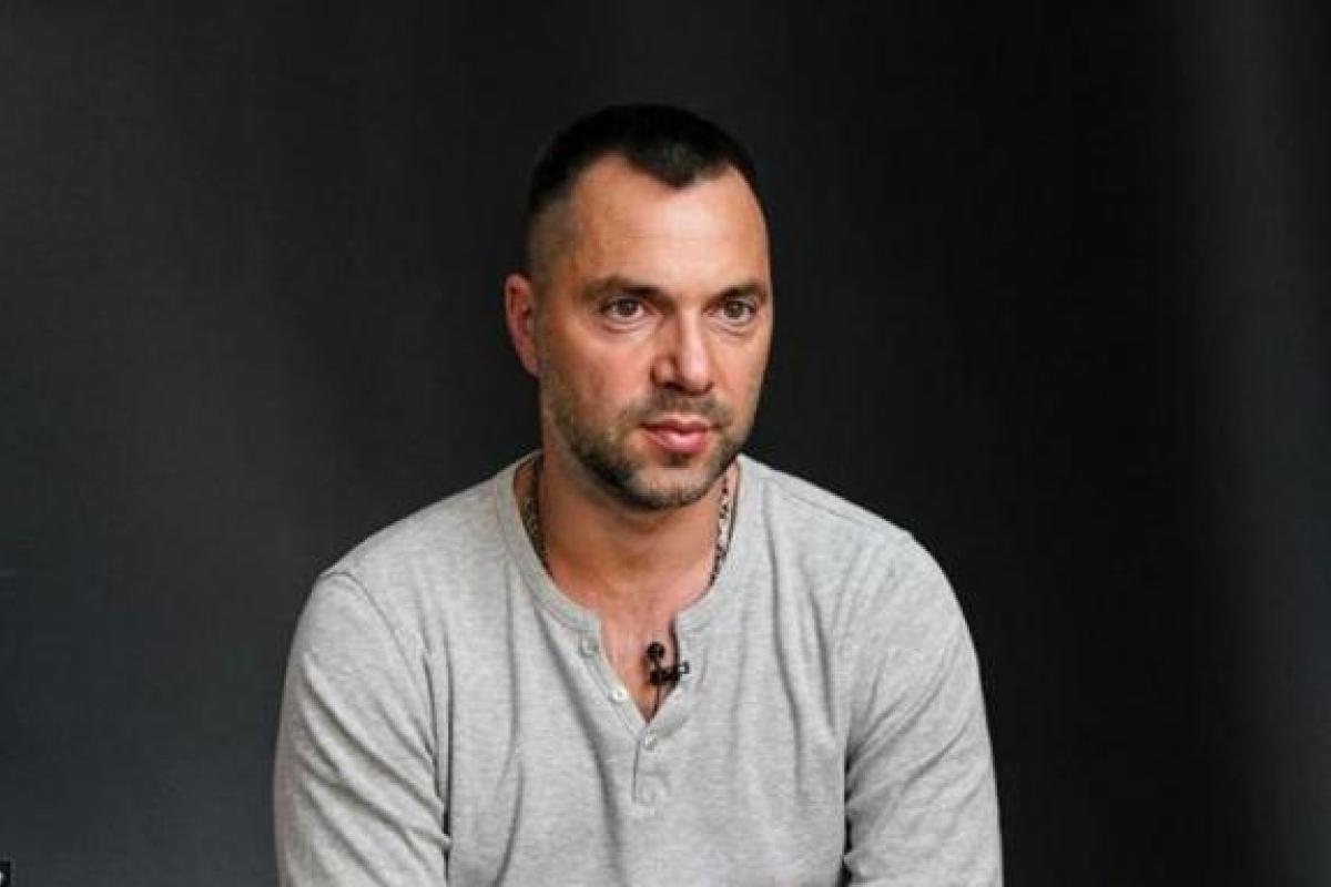 Арестович звинуватив Зеленського у невиконанні обіцянок та пішов з посади радника Єрмака Арестович звинуватив Зеленського у невиконанні обіцянок та пішов з посади радника Єрмака