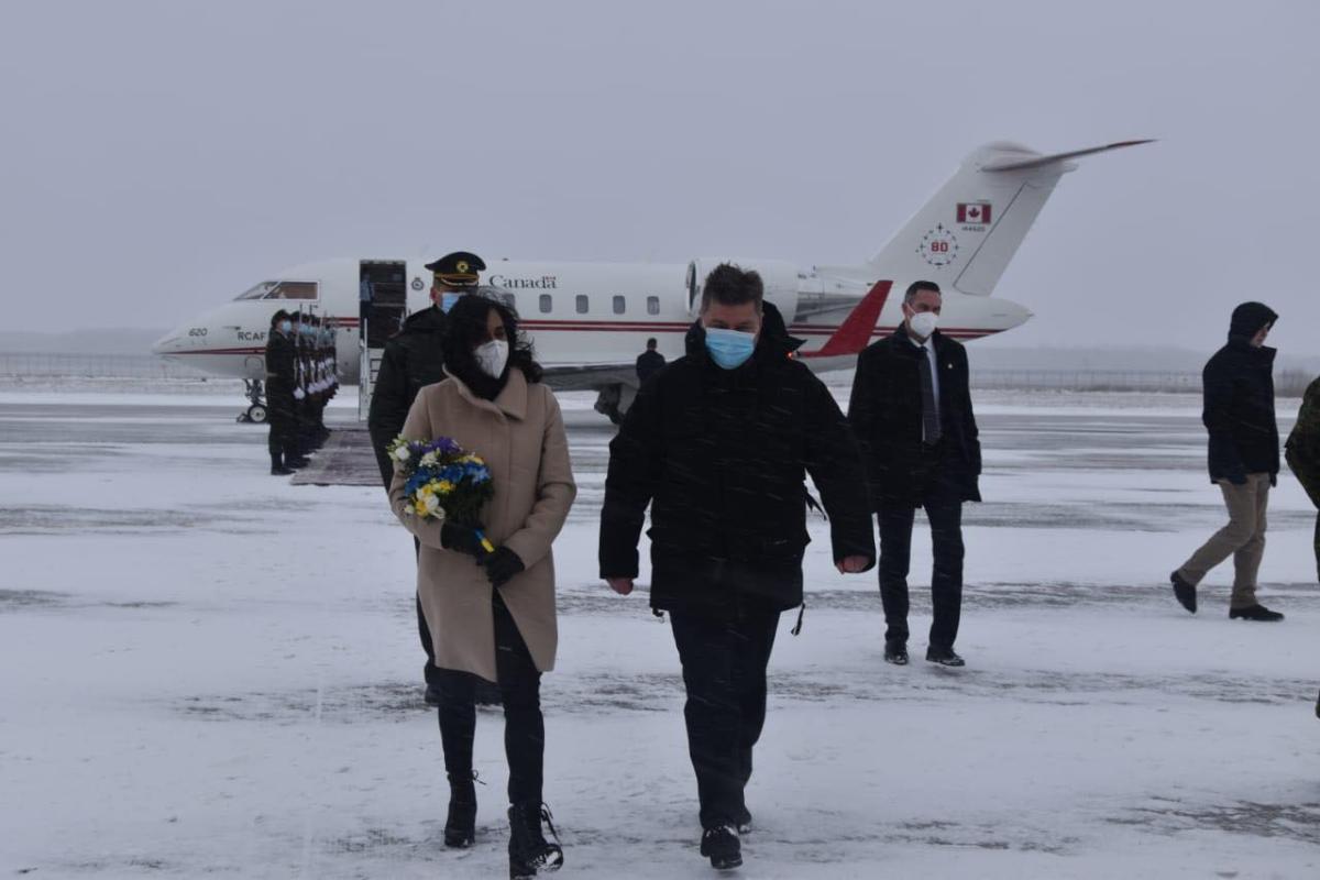 В Киев прибыла министр национальной обороны Канады В Киев прибыла министр национальной обороны Канады