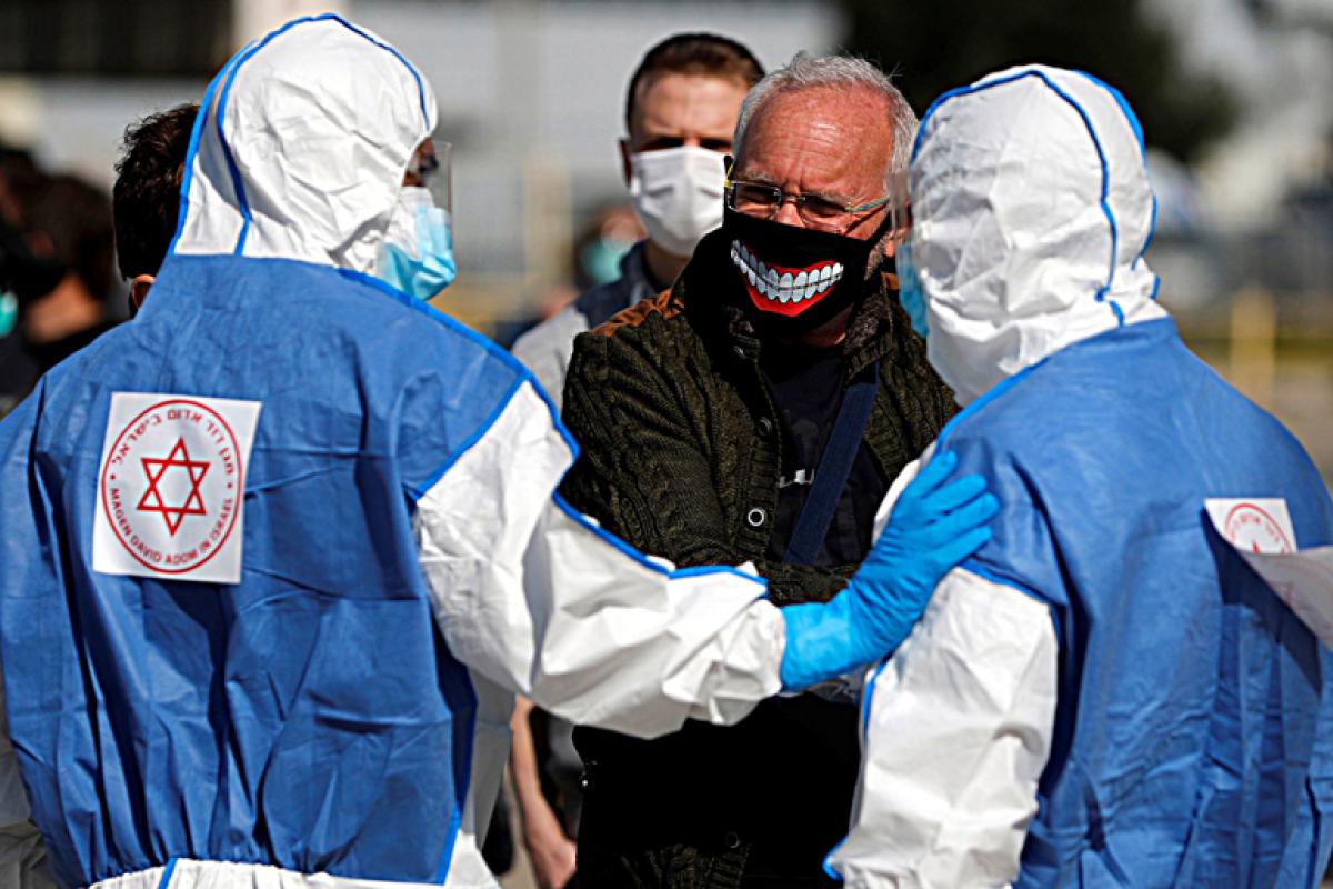 В Израиле надеются на коллективный иммунитет после вспышки "Омикрона"