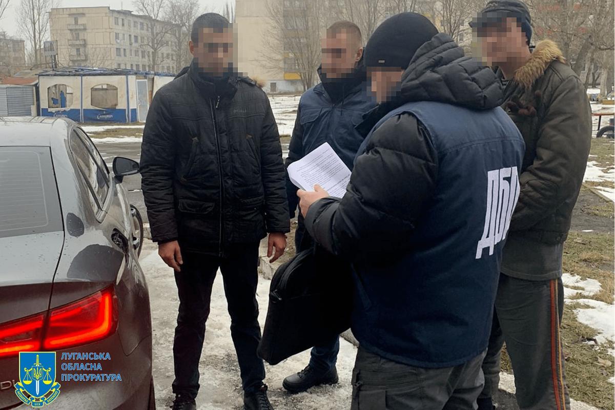 На Луганщине патрульный полицейский торговал амфетамином вместе с сообщником На Луганщине патрульный полицейский торговал амфетамином вместе с сообщником