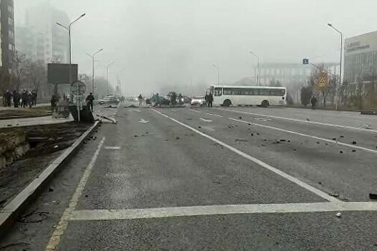 У Казахстані застрягло більше сотні українців. Загиблих, постраждалих чи затриманих серед наших громадян немає, - МЗС У Казахстані застрягло більше сотні українців. Загиблих, постраждалих чи затриманих серед наших громадян немає, - МЗС