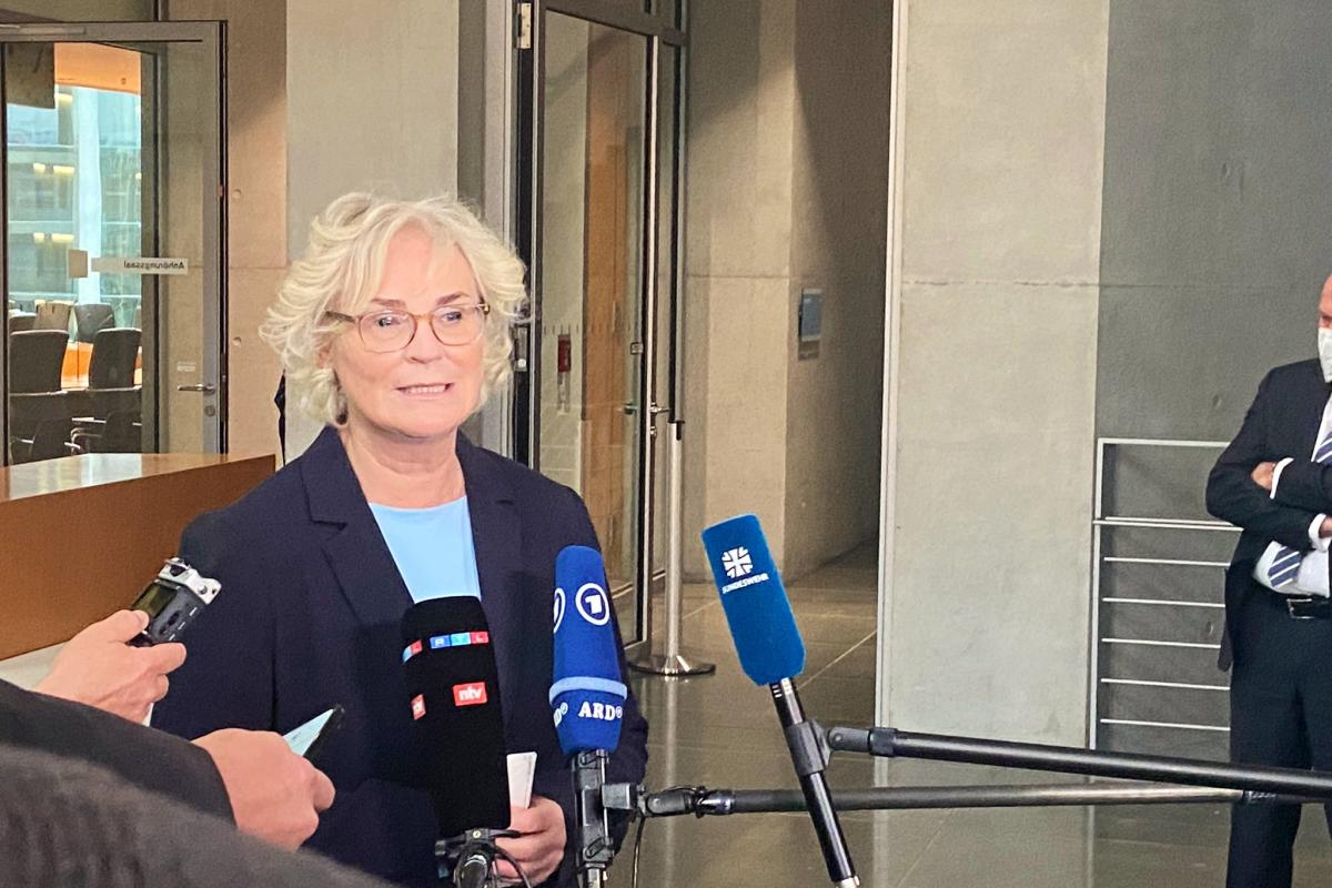 У Німеччині пообіцяли надати Україні 5000 захисних касок