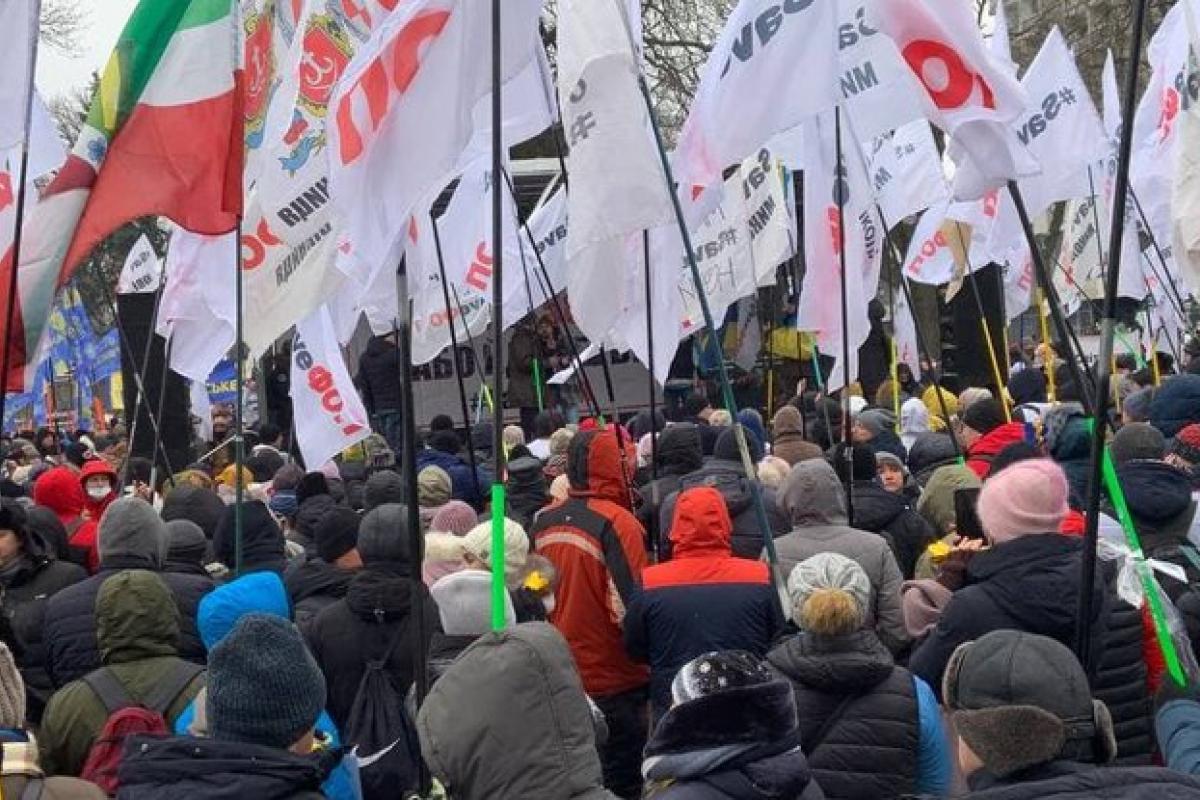Під Верховною Радою проходить акція протесту: підприємці вимагають скасування касових апаратів Під Верховною Радою проходить акція протесту: підприємці вимагають скасування касових апаратів