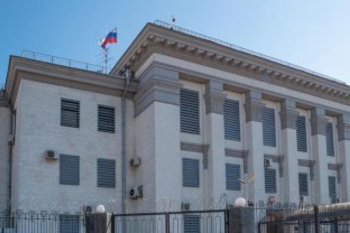 Россия вывозит свой дипломатический корпус из Украины Россия вывозит свой дипломатический корпус из Украины