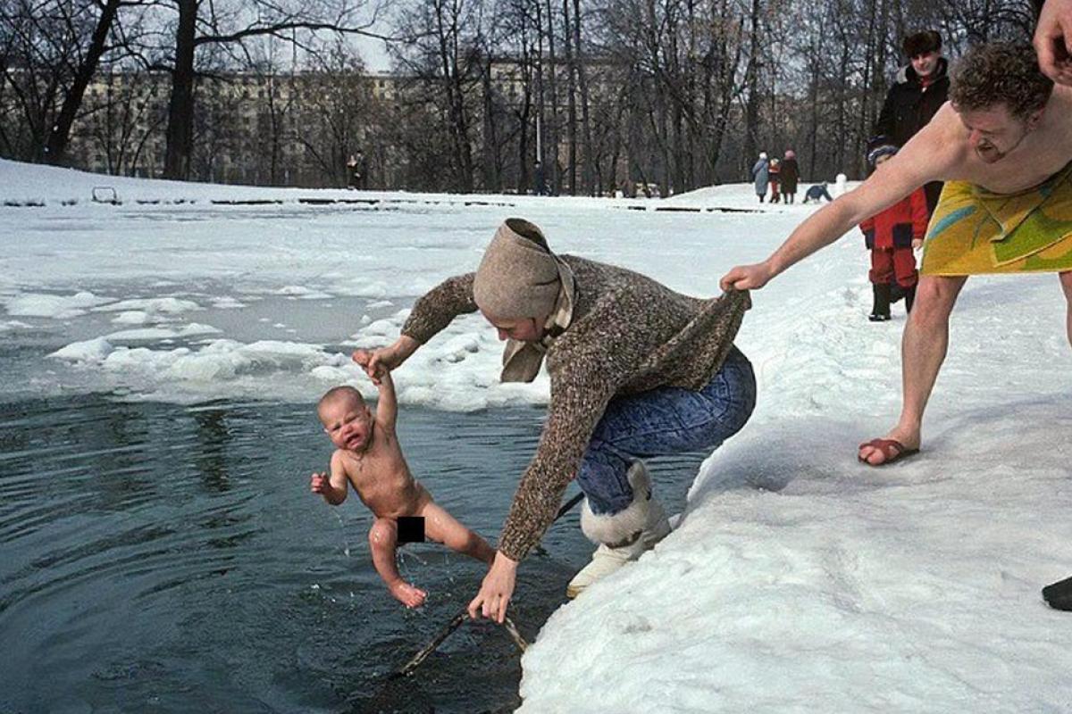 Грехи не смывает: В ПЦУ развеяли главный миф о купании в проруби на Крещение