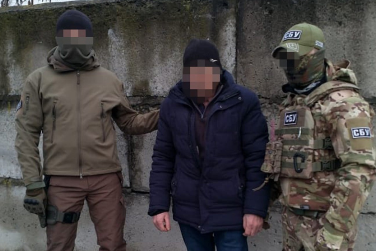 На Луганщині СБУ затримала колишнього бойовика, який втікав з ОРДЛО за українською пенсією На Луганщині СБУ затримала колишнього бойовика, який втікав з ОРДЛО за українською пенсією