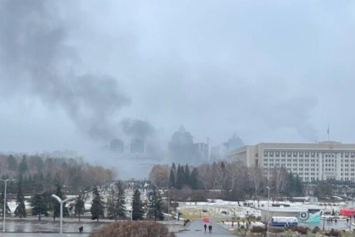 Протести в Казахстані: в Алмати горить мерія і прокуратура (відео) Протести в Казахстані: в Алмати горить мерія і прокуратура (відео)