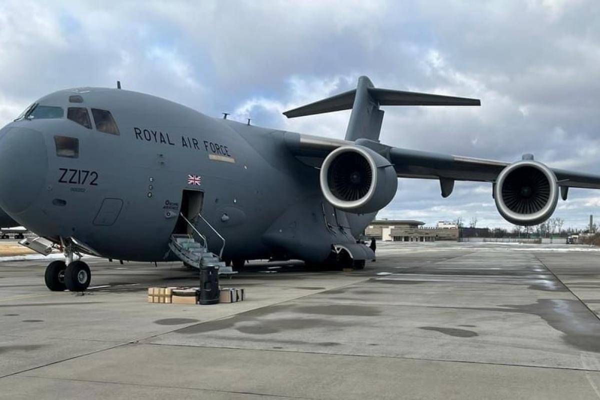 В Украину прибыла очередная партия военной помощи от Великобритании В Украину прибыла очередная партия военной помощи от Великобритании