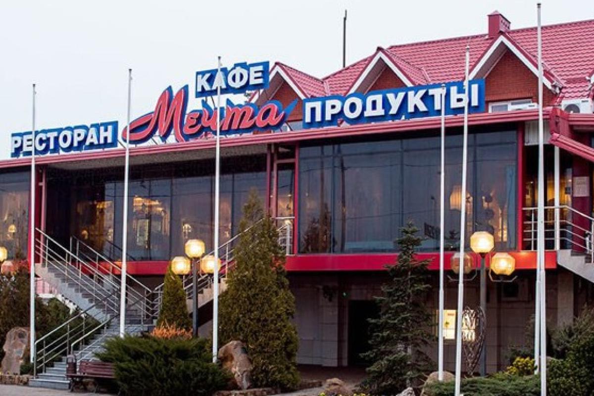 В Станице Луганской в кафе прогремел взрыв: 12 человек пострадали В Станице Луганской в кафе прогремел взрыв: 12 человек пострадали