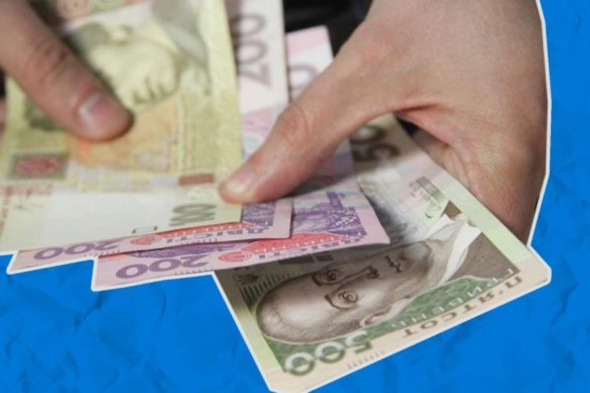 Пожилым украинцам и семьям с детьми поднимут соцвыплаты: когда и на сколько Пожилым украинцам и семьям с детьми поднимут соцвыплаты: когда и на сколько
