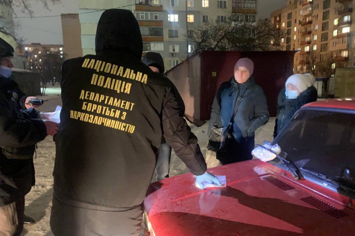 Житель Лисичанска получил на почте посылку с наркотиками Житель Лисичанска получил на почте посылку с наркотиками
