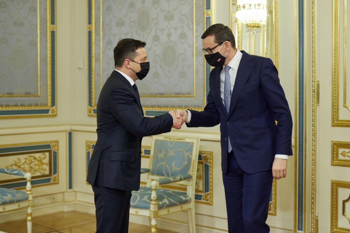 Зеленський зустрівся з прем'єр-міністром Польщі Моравецьким Зеленський зустрівся з прем'єр-міністром Польщі Моравецьким