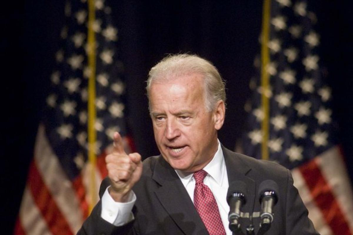 Байден підписав указ про санкції через визнання "Л/ДНР"