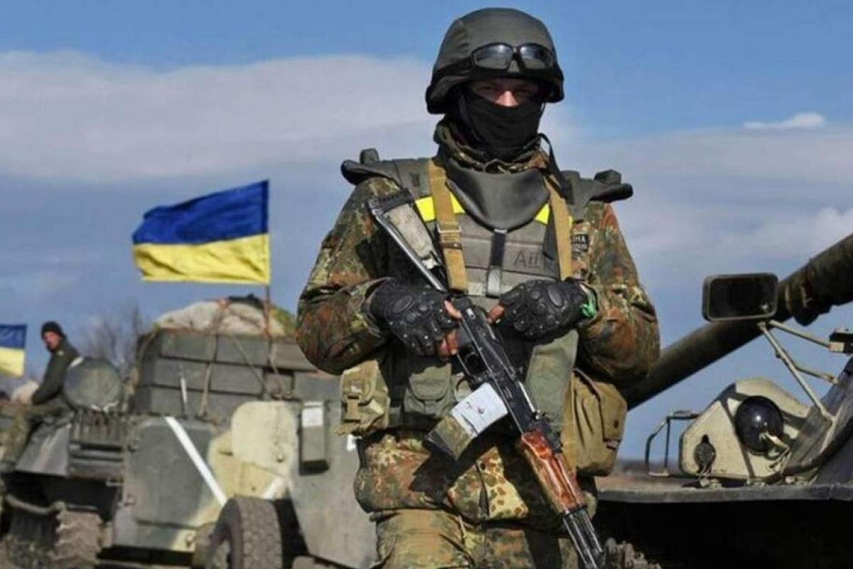 Зеленський пообіцяв військовим зарплати в 100 тисяч гривень