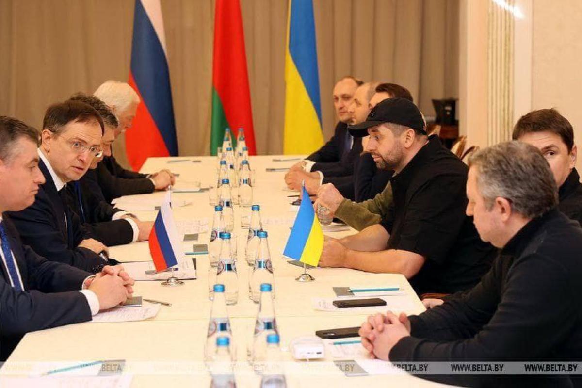 Завершився перший раунд українсько-російських переговорів Завершився перший раунд українсько-російських переговорів