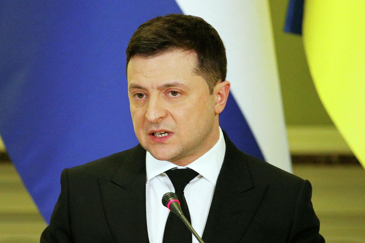 Зеленский поговорил с Байденом и начал заседание СНБО Зеленский поговорил с Байденом и начал заседание СНБО