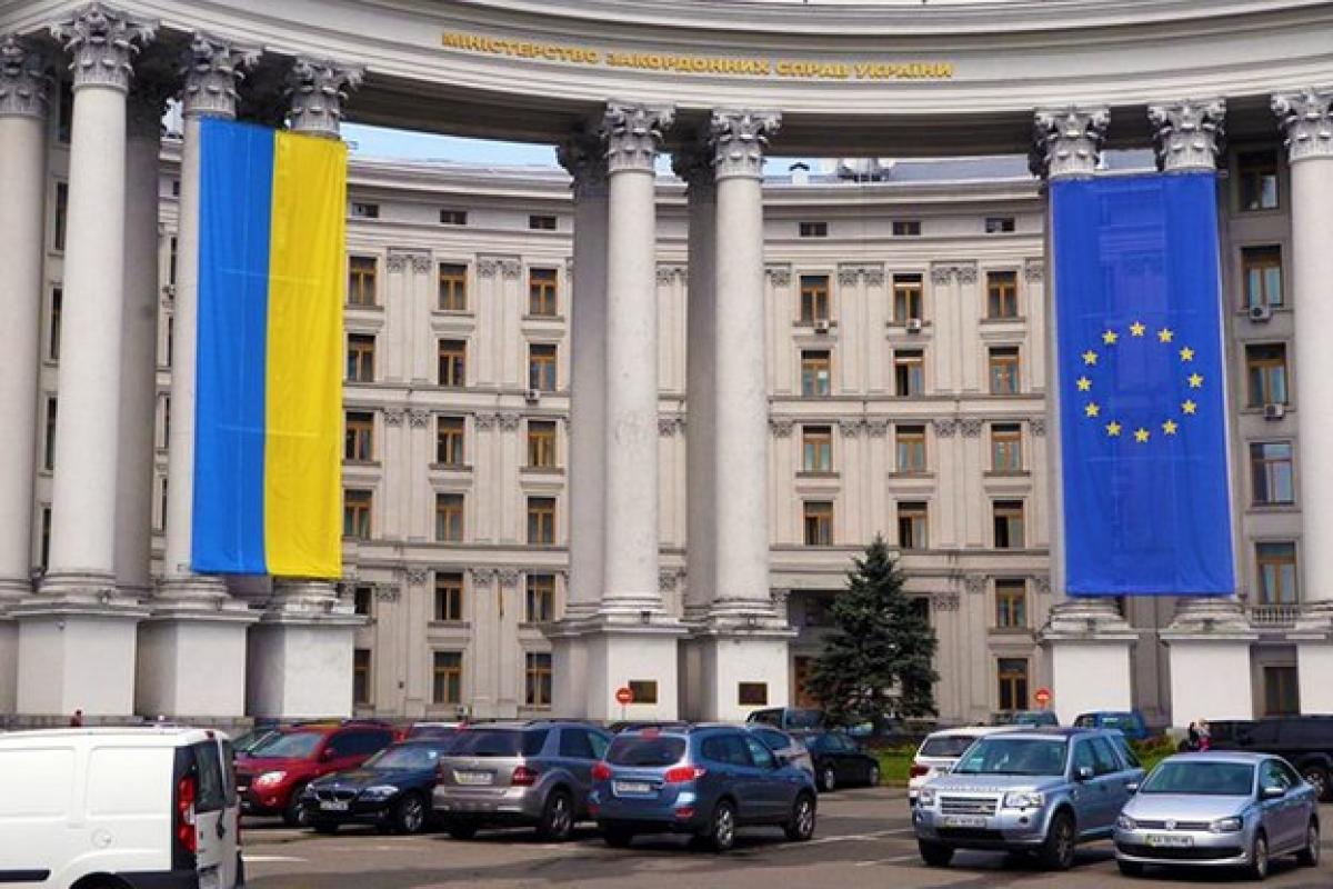 В МИД призвали украинцев немедленно покинуть территорию РФ В МИД призвали украинцев немедленно покинуть территорию РФ