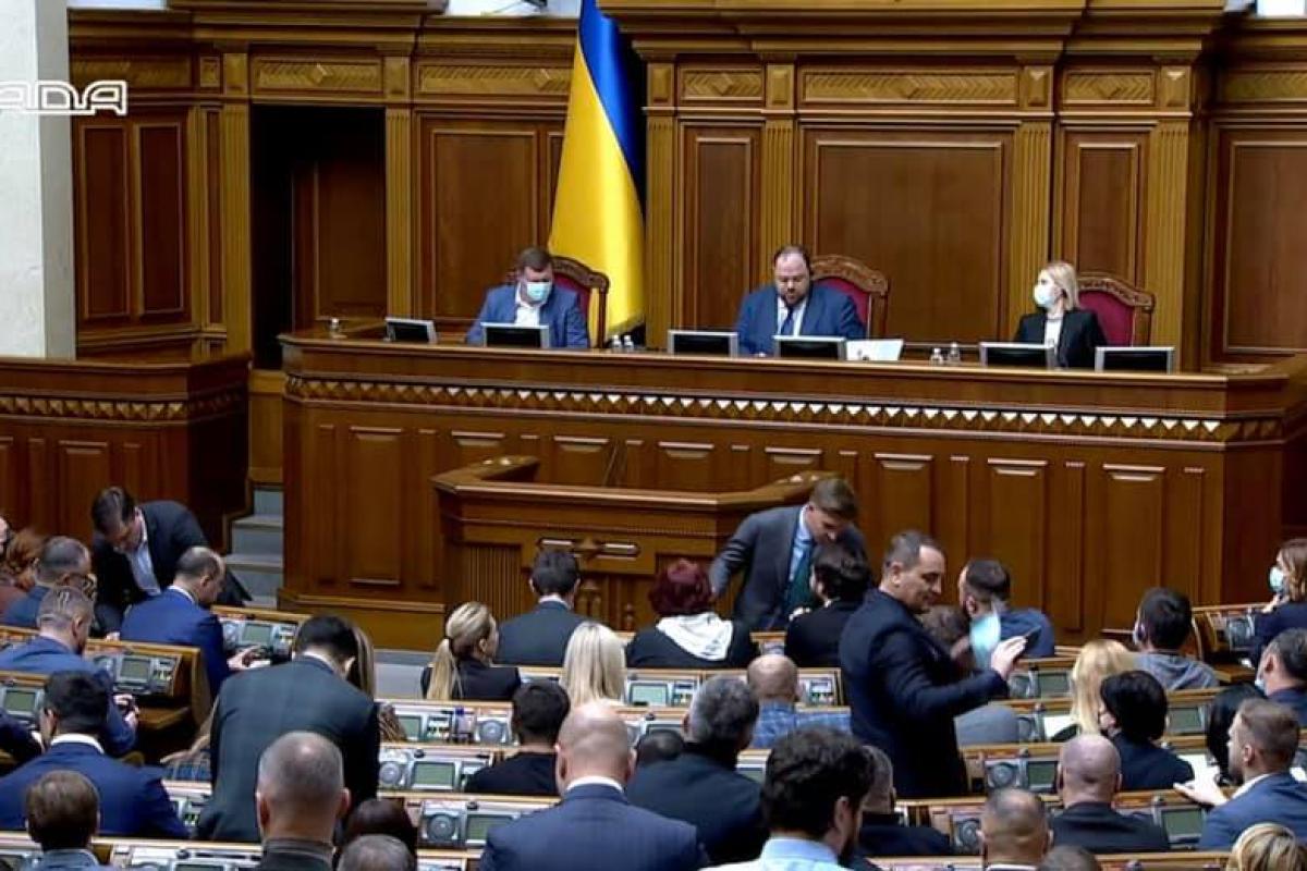 Верховная Рада одобрила санкции против российских политиков: список нардепов, которые не голосовали