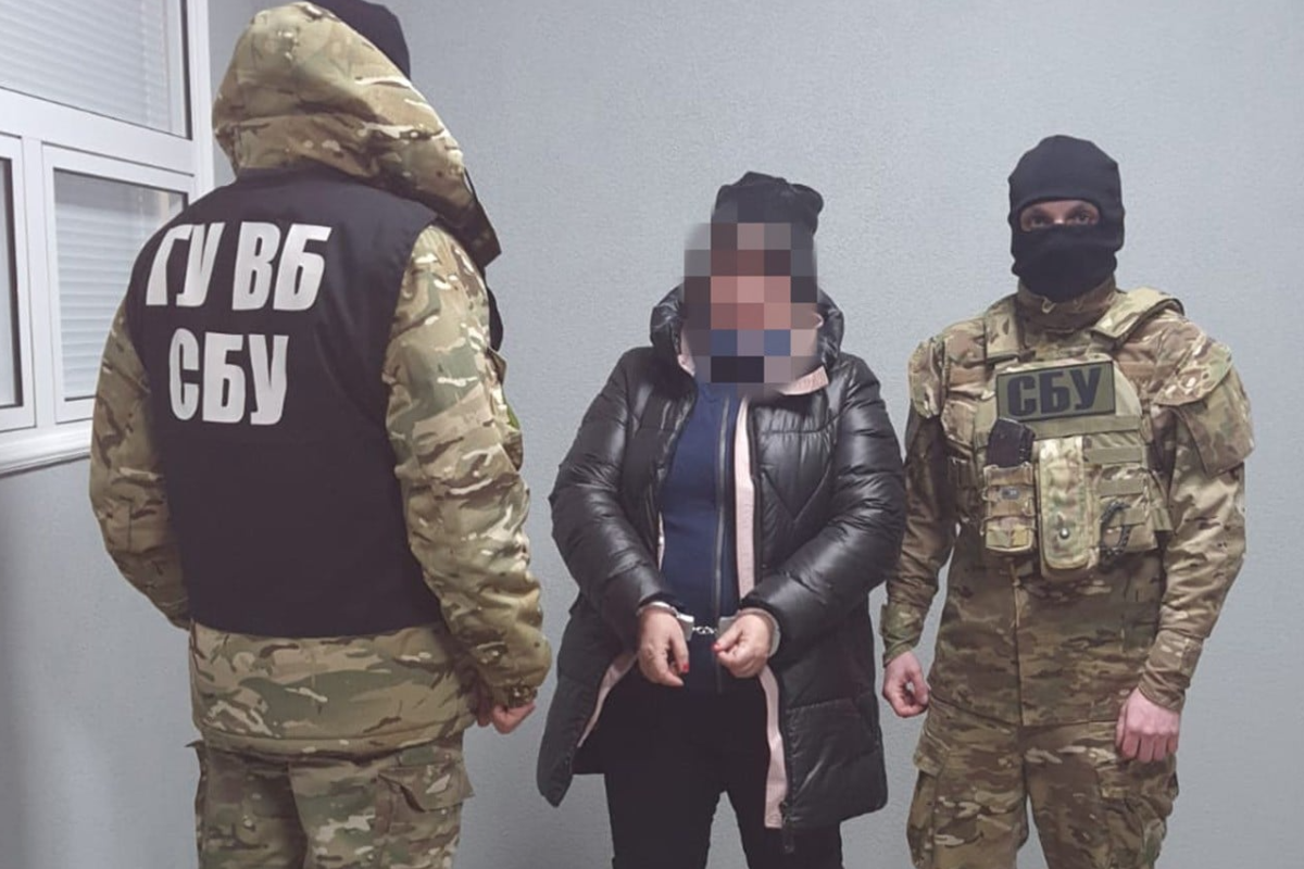 На Луганщині СБУ затримала агентку РФ, яка збирала розвіддані для вчинення вибухів На Луганщині СБУ затримала агентку РФ, яка збирала розвіддані для вчинення вибухів