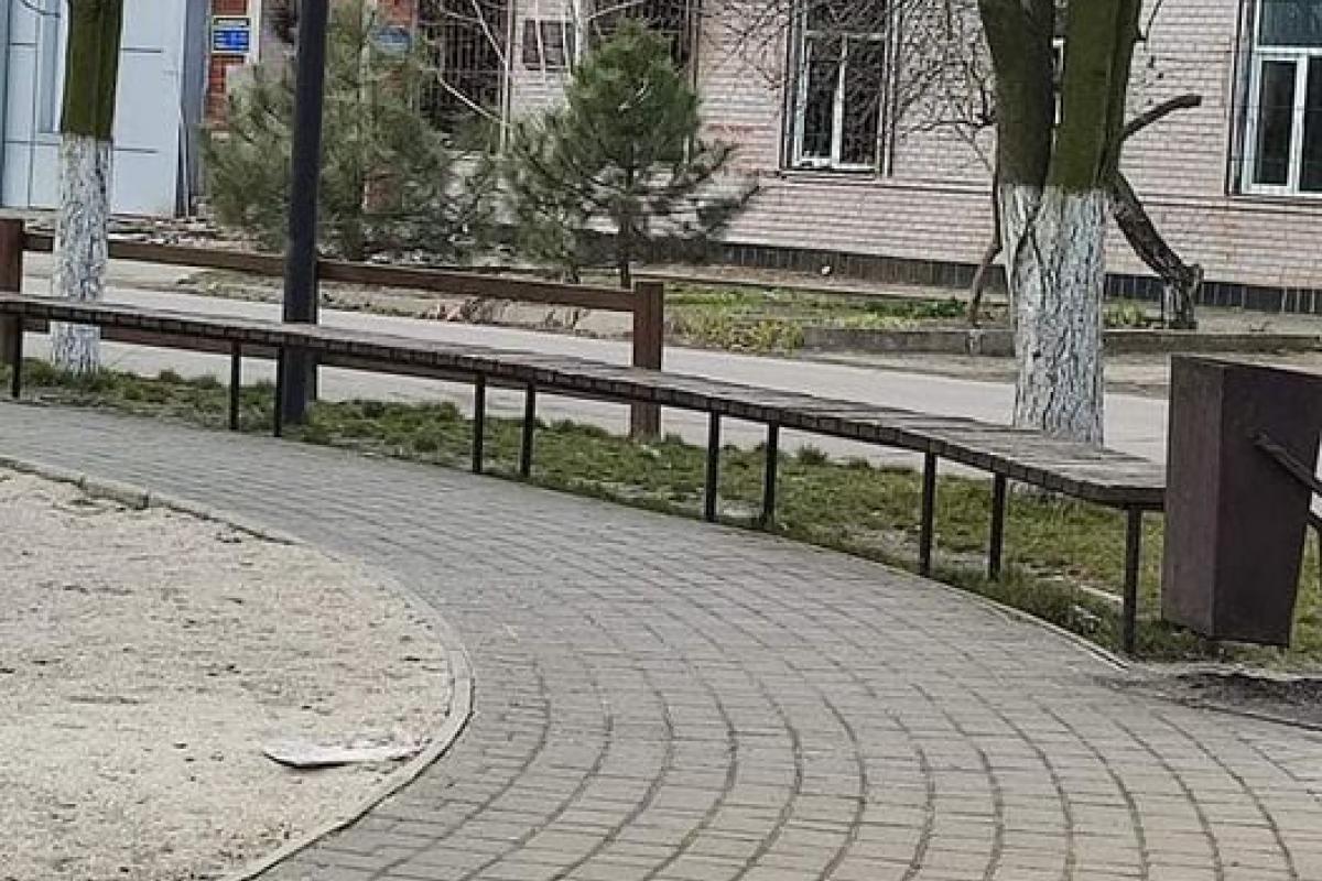 На Херсонщине украинцы подожгли военкомат с российскими орками На Херсонщине украинцы подожгли военкомат с российскими орками