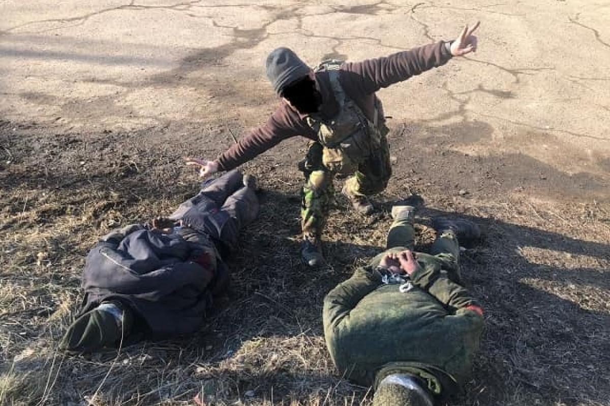 "Вовки" 128-ї бригади взяли в полон групу військових так званих "ЛДНР" "Вовки" 128-ї бригади взяли в полон групу військових так званих "ЛДНР"