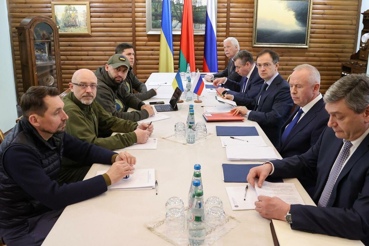 Завершился третий раунд украинско-российских переговоров: Подоляк рассказал об итогах Завершился третий раунд украинско-российских переговоров: Подоляк рассказал об итогах