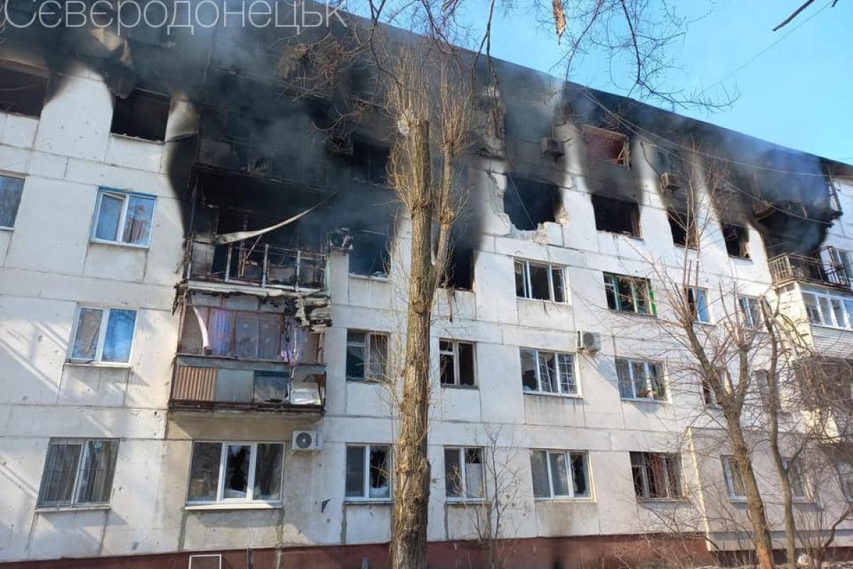 Російський фашизм: На Луганщині після обстрілів горіли будинки, гаражі та підприємства Російський фашизм: На Луганщині після обстрілів горіли будинки, гаражі та підприємства