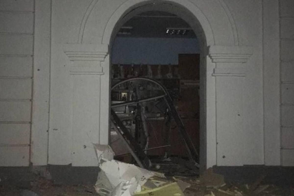 Окупанти обстріляли Святогірську лавру, в якій знаходилися жінки і діти Окупанти обстріляли Святогірську лавру, в якій знаходилися жінки і діти